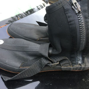 Bare Men's Black Full Zip Water Shoes Size 10